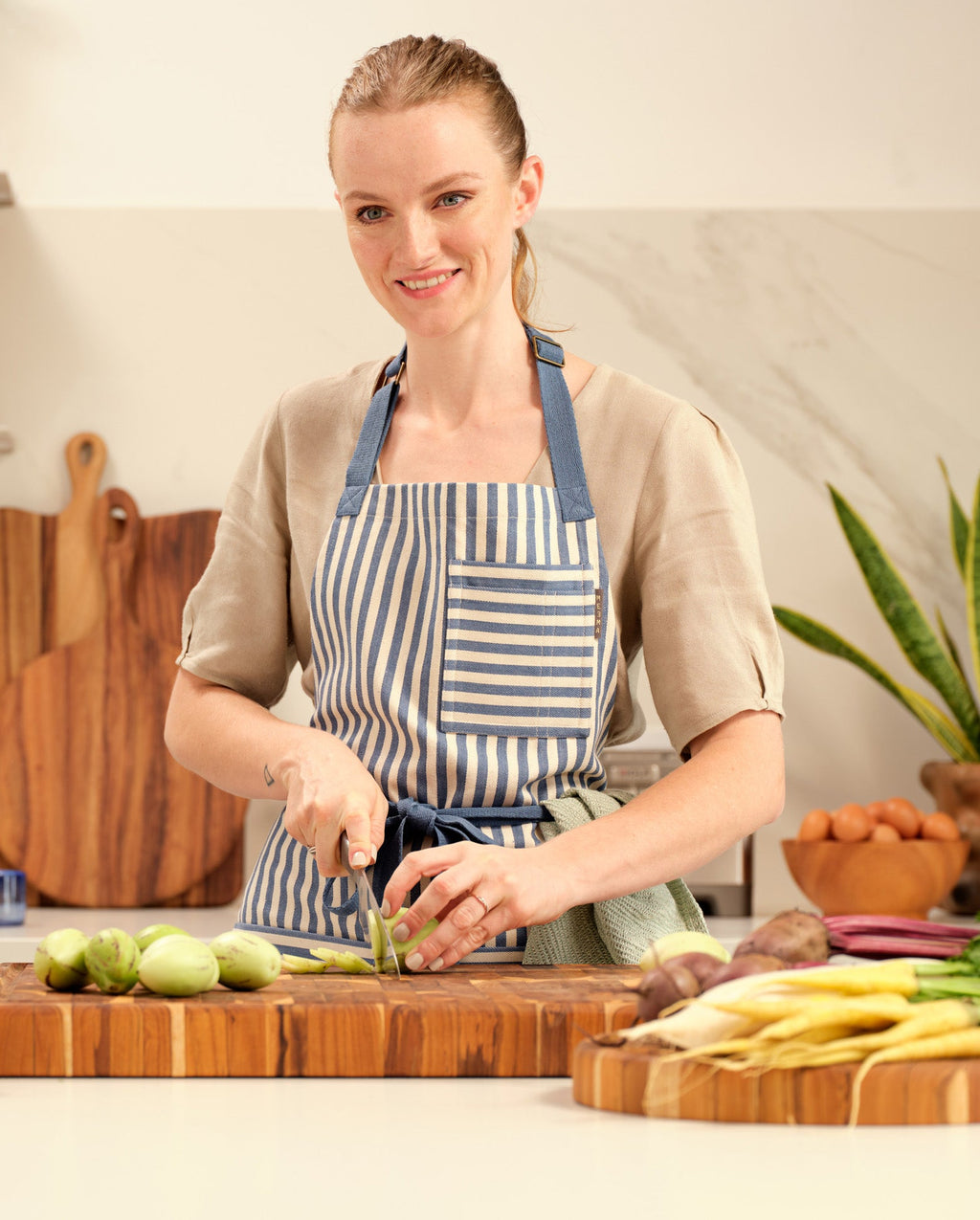 Bib Apron with Pockets-4